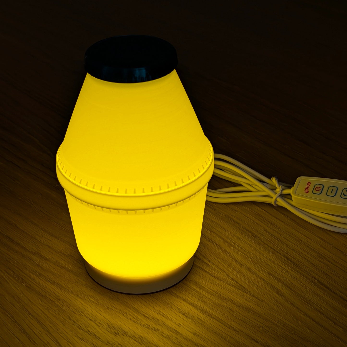 BANANA MILK lamp - SQUARES.WORKS