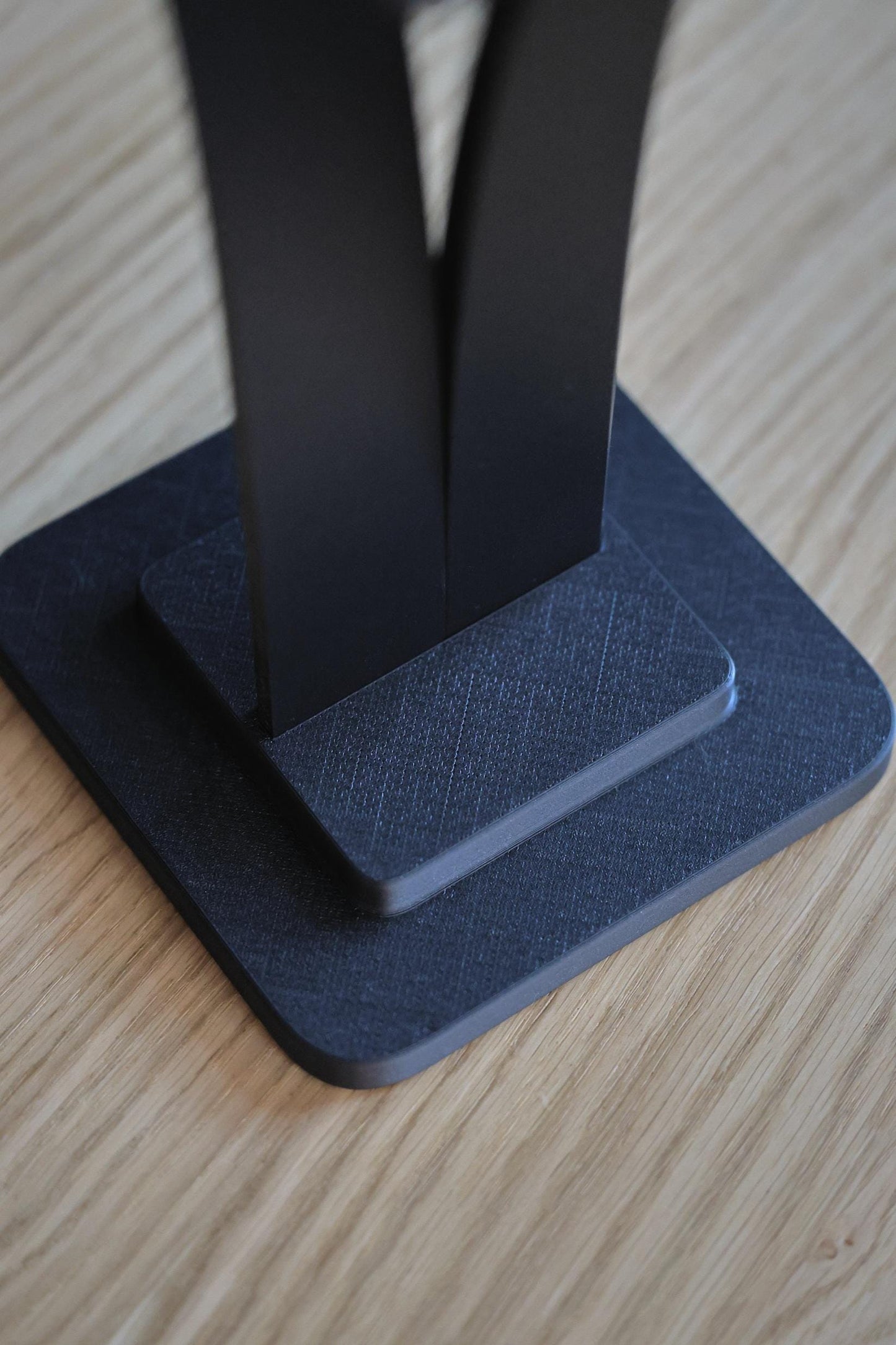 CRESCENDO headphone stand