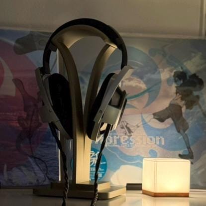 CRESCENDO headphone stand