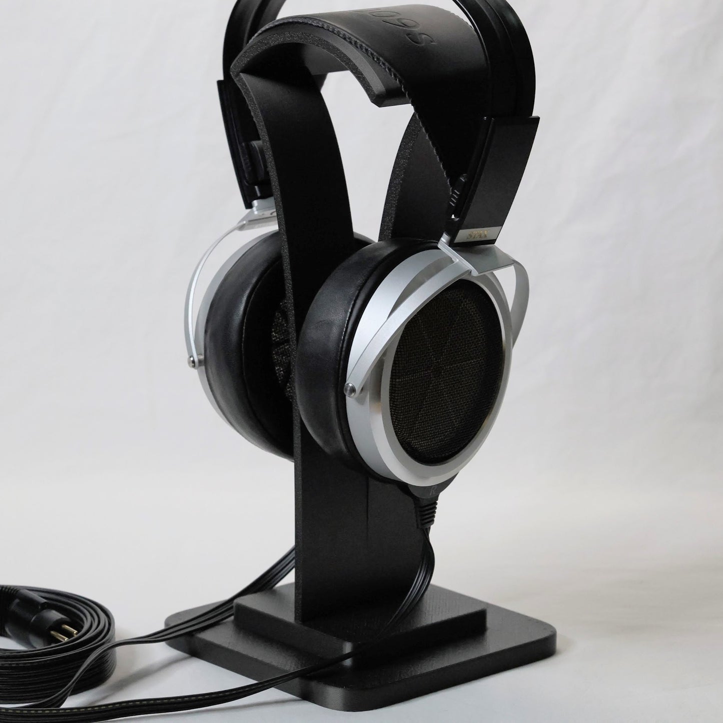 CRESCENDO headphone stand
