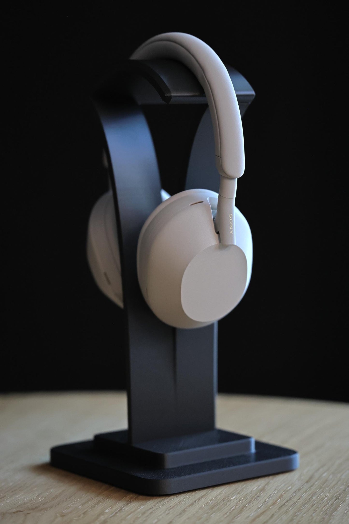 CRESCENDO headphone stand
