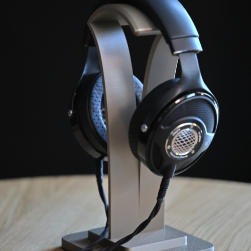 crescendo headphone stand